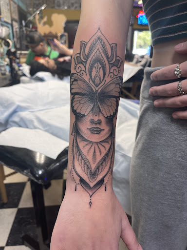 Tattoo Shop «Red Room Tattoo», reviews and photos, 231 Nord Ave, Chico, CA 95928, USA