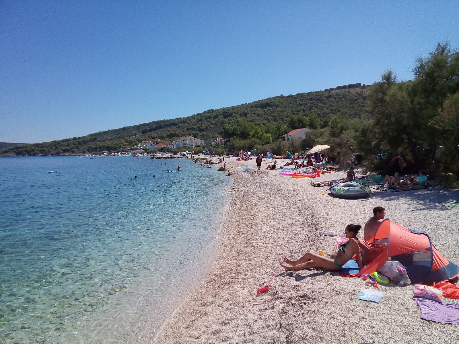 Foto av Slatine IV beach med hög nivå av renlighet