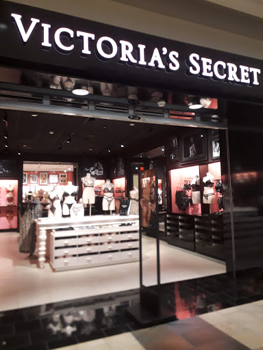 Shopping Mall «Summit Mall», reviews and photos, 3265 W Market St, Fairlawn, OH 44333, USA