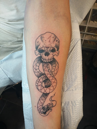 Tattoo Shop «Insight Studios», reviews and photos, 1062 N Milwaukee Ave, Chicago, IL 60642, USA