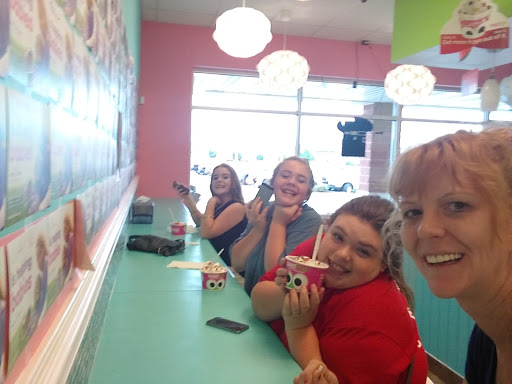 Frozen Yogurt Shop «sweetFrog Premium Frozen Yogurt», reviews and photos, 275 Hershey Rd, Hummelstown, PA 17036, USA