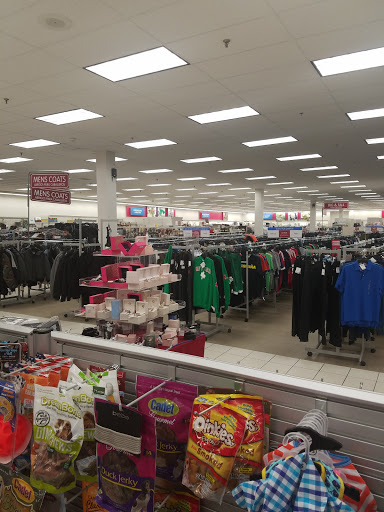 Clothing Store «Burlington Coat Factory», reviews and photos, 400 Lowell Ave #1, Haverhill, MA 01832, USA