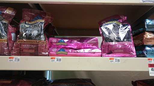 Pet Supply Store «Pet Supplies Plus», reviews and photos, 2621 S Telegraph Rd, Dearborn, MI 48124, USA