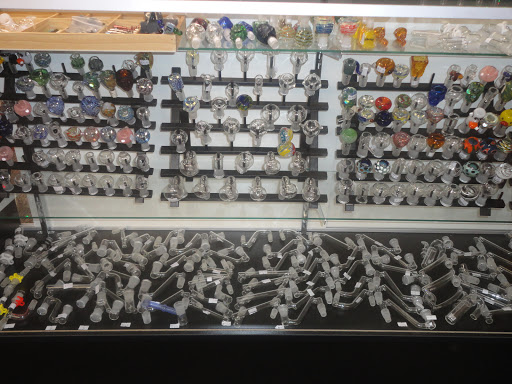 Tobacco Shop «In-n-Out Smoke Shop», reviews and photos, 10020 SW Beaverton Hillsdale Hwy, Beaverton, OR 97005, USA