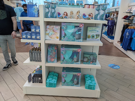 Gift Shop «Pacific Collections Gift Shop», reviews and photos, 100 Aquarium Way, Long Beach, CA 90802, USA