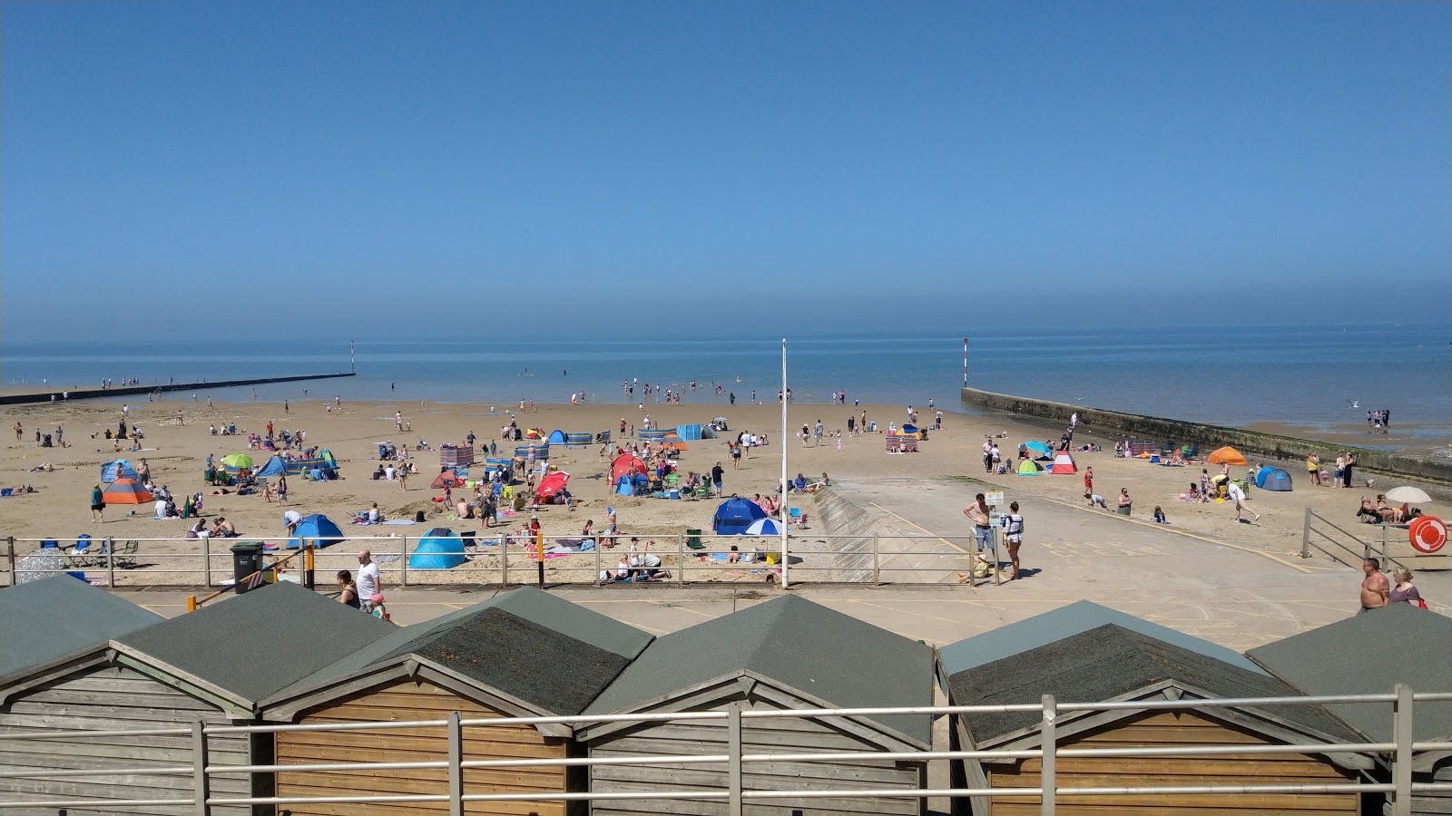 Fotografie cu Minnis Bay Beach cu o suprafață de nisip strălucitor