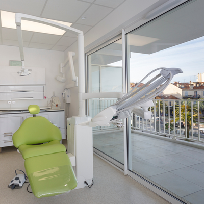 Dr Estelle DEMES - Spécialiste en Chirurgie Orale & Implantologie à Cannes