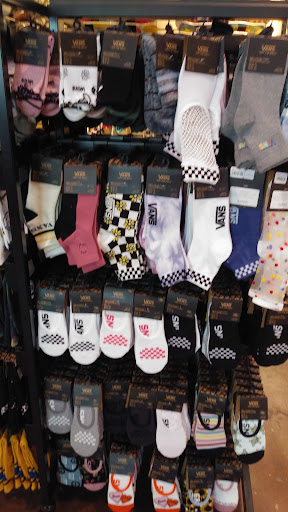 Shoe Store «Vans», reviews and photos, 537 E Shaw Ave, Fresno, CA 93710, USA