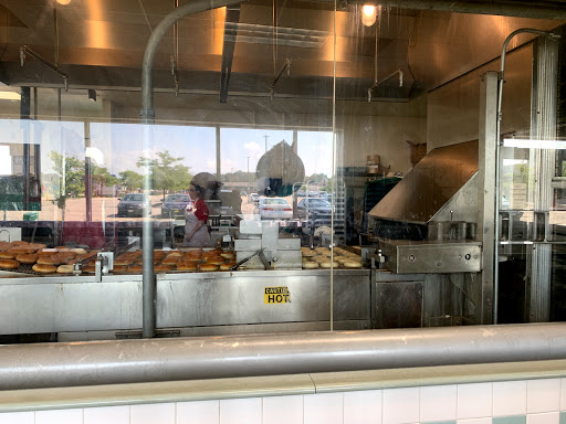 Bakery «Krispy Kreme Doughnuts», reviews and photos, 2900 S 108th St, Milwaukee, WI 53227, USA