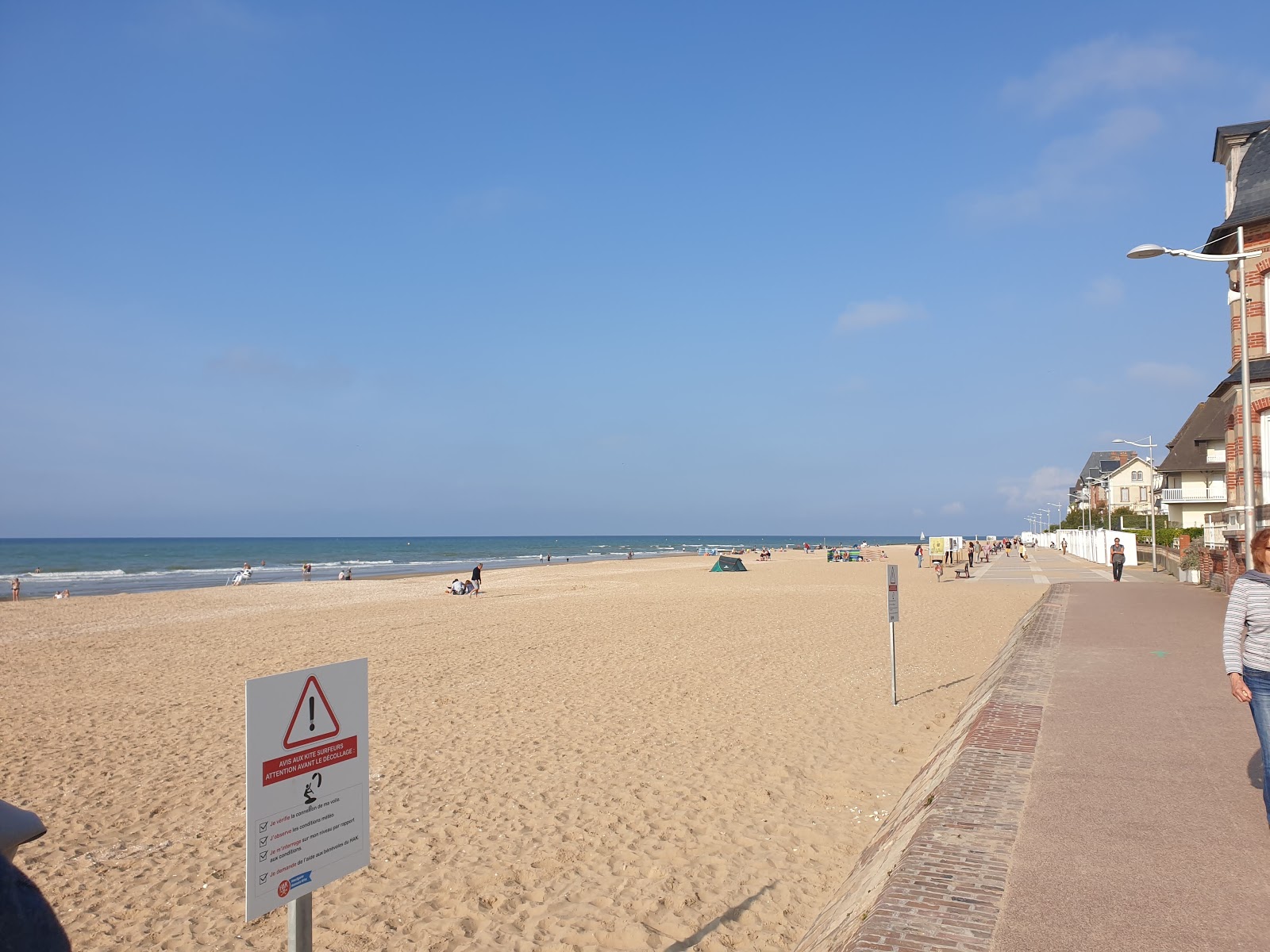 Plage du Bestouan'in fotoğrafı gri kum yüzey ile