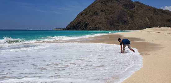 Tomang-Omang Beach