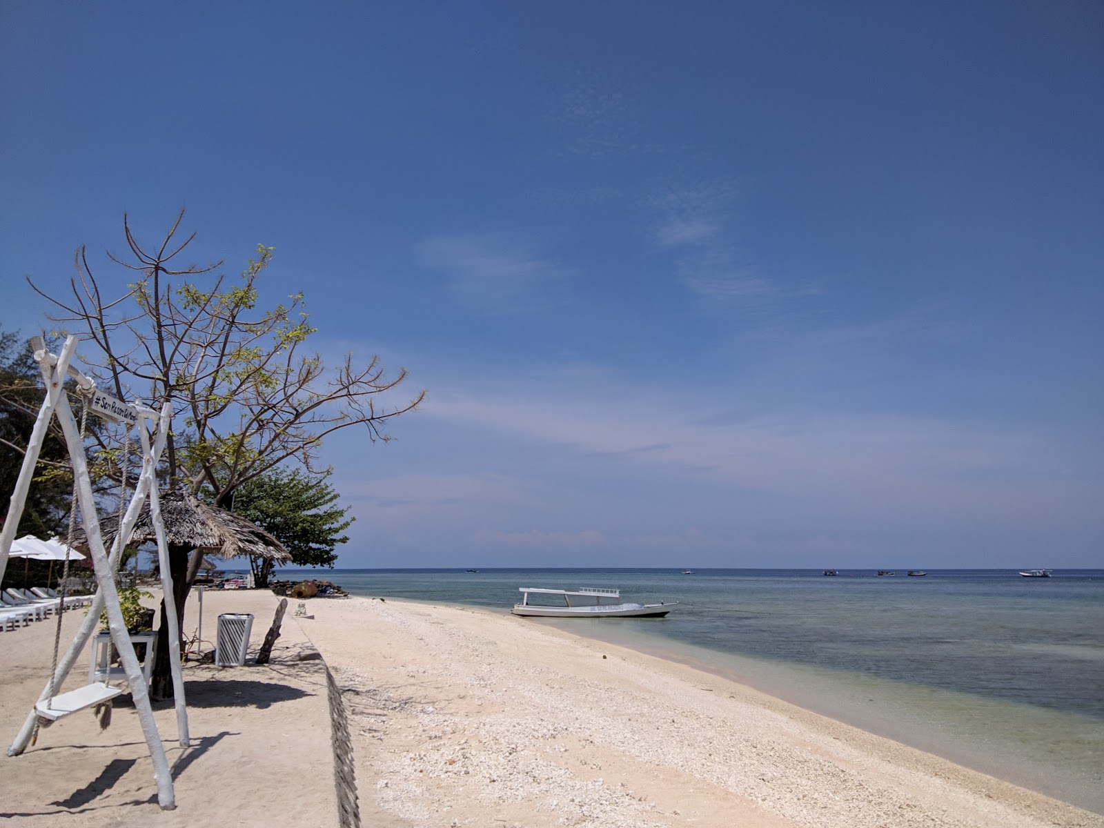 Gili Meno Seri Beach'in fotoğrafı - rahatlamayı sevenler arasında popüler bir yer
