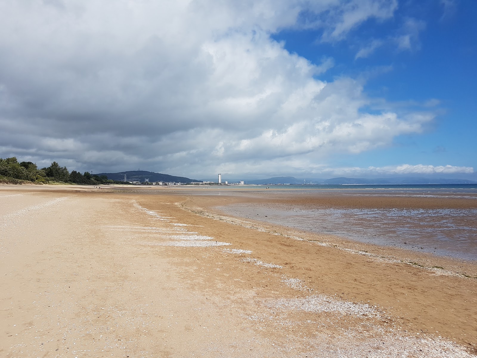 Foto von Swansea Strand mit lange bucht