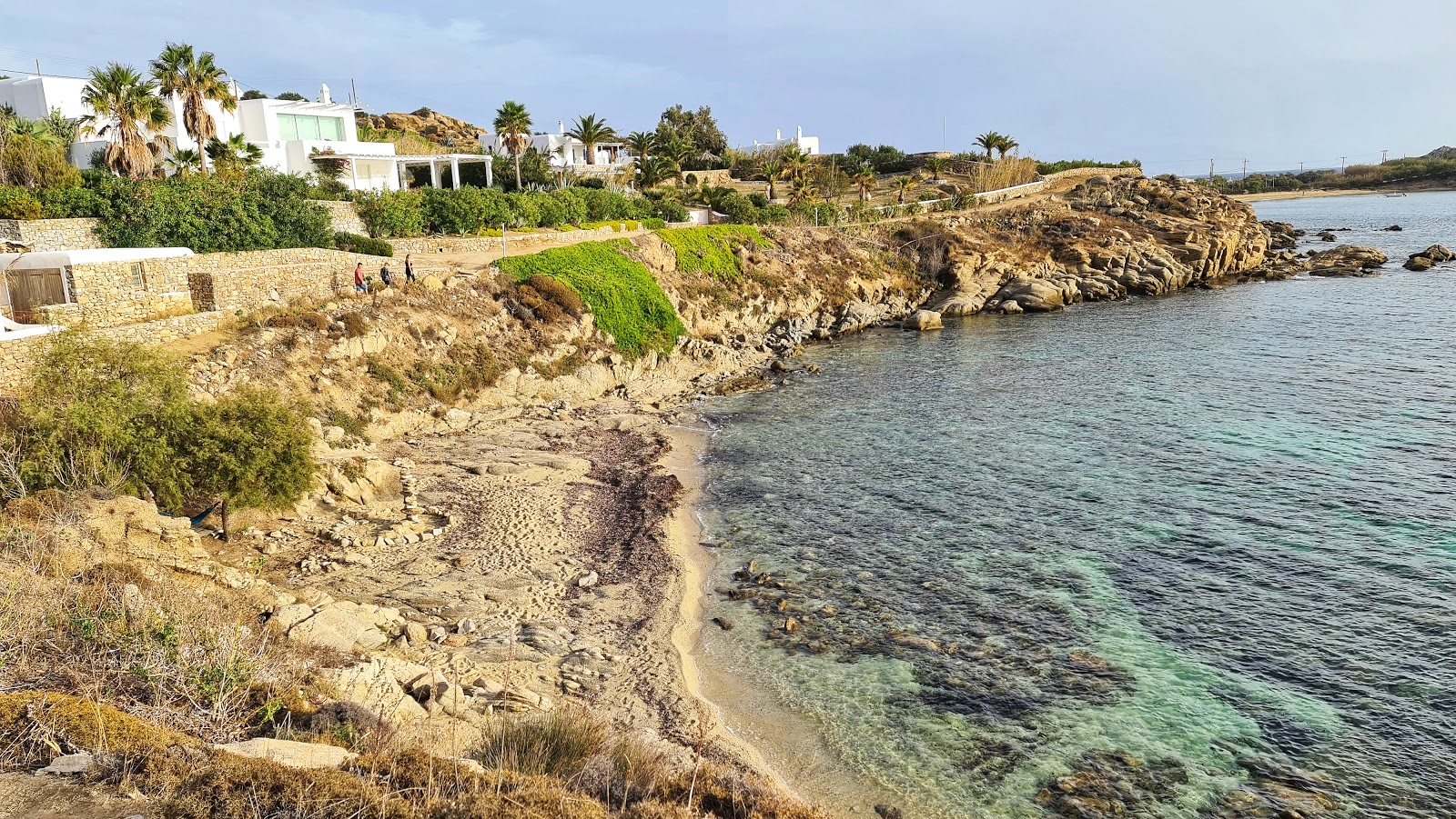 Φωτογραφία του Hidden beach με μπεζ άμμος επιφάνεια