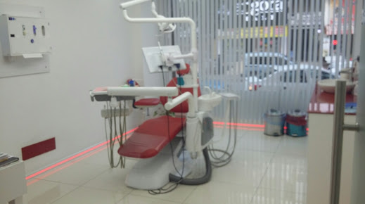 عيادة إزميرديس لصحة الفم والأسنان - Izmirdis Oral and Dental Health Polyclinic