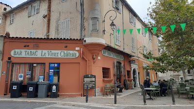 Bar du Vieux Château à Le Revest-les-Eaux