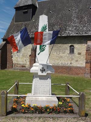 Monument aux morts de La Neuville-Housset à La Neuville-Housset