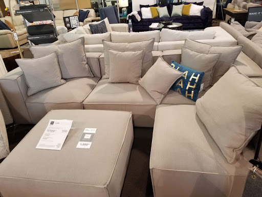 Furniture Store «Value City Furniture», reviews and photos, 945 E Lewis and Clark Pkwy, Clarksville, IN 47129, USA