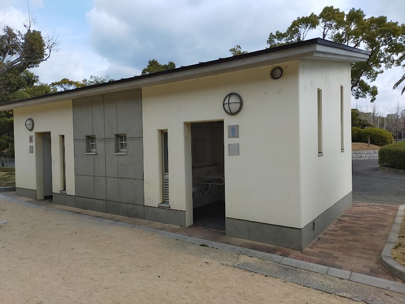 大倉山公園 公衆トイレ