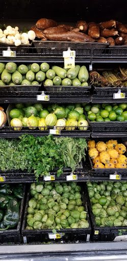 Grocery Store «J & J Foods», reviews and photos, 1075 Jesse Jewell Pkwy, Gainesville, GA 30501, USA