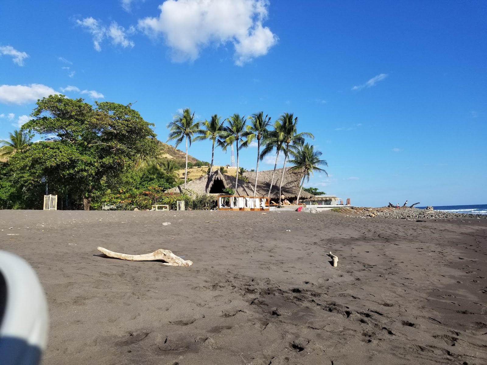 Fotografie cu Mizata beach - locul popular printre cunoscătorii de relaxare
