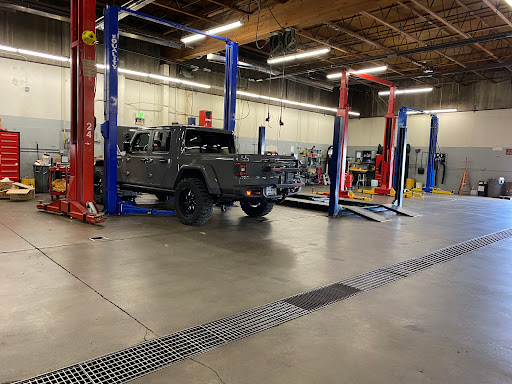 Auto Parts Store «Newberg Dodge Jeep Chrysler Ram», reviews and photos, 2809 Portland Rd, Newberg, OR 97132, USA