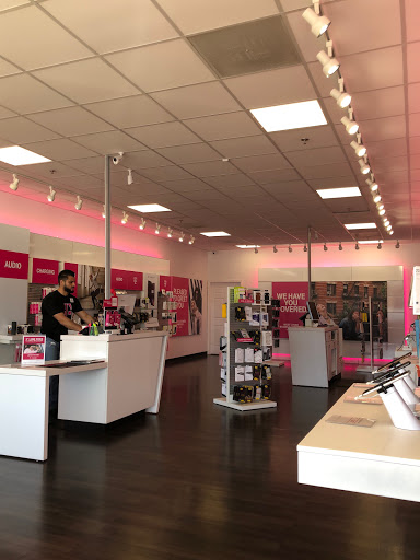 Cell Phone Store «T-Mobile», reviews and photos, 202 S Washington St, Oxford, MI 48371, USA