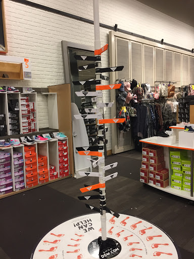 Shoe Store «DSW Designer Shoe Warehouse», reviews and photos, 15001 Potomac Town Pl #120, Woodbridge, VA 22192, USA