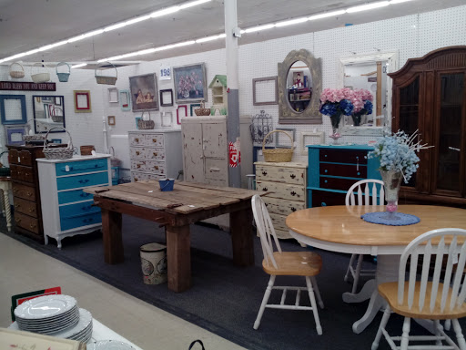 Flea Market «Traderbakers Flea Market», reviews and photos, 2080 Burton Ln, Martinsville, IN 46151, USA