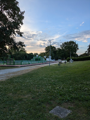 aire de services camping car à Rom