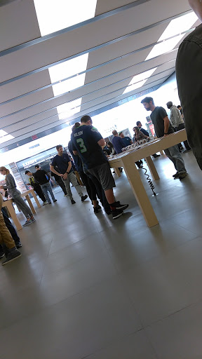 Computer Store «Apple Tacoma Mall», reviews and photos, 4502 S Steele St, Tacoma, WA 98409, USA