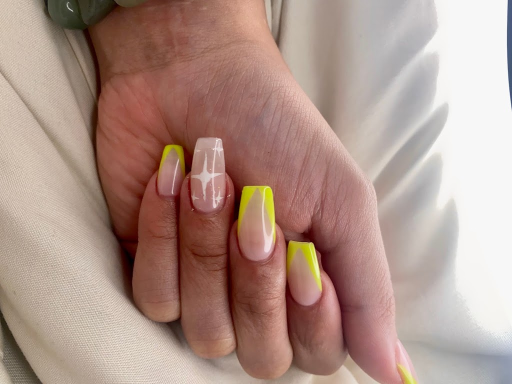 A & T Nails & Spa 01902