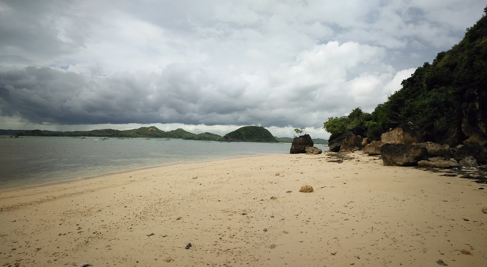 Zdjęcie Batu Jangak Beach dziki obszar