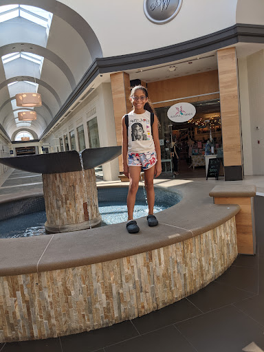 Shopping Mall «The Shops at Worthington Place», reviews and photos, 7227 N High St, Worthington, OH 43085, USA