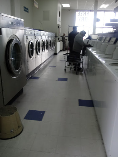 Laundromat «Elk Grove Launderland», reviews and photos, 8767 Elk Grove Blvd, Elk Grove, CA 95624, USA