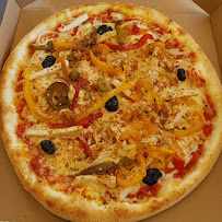 Pepperoni du Pizzas à emporter L'Oliv' Pizza à Décines-Charpieu - n°2