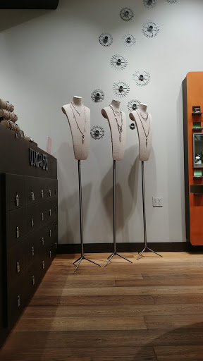 Jewelry Store «UNOde50», reviews and photos, 919 Lincoln Rd, Miami Beach, FL 33139, USA