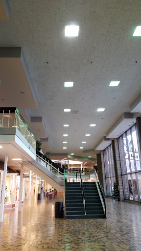 Shopping Mall «Oak Mill Mall», reviews and photos, 7900 N Milwaukee Ave, Niles, IL 60714, USA