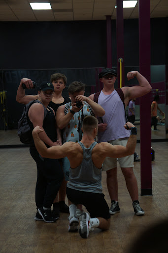 Crunch Fitness - Citrus Heights image