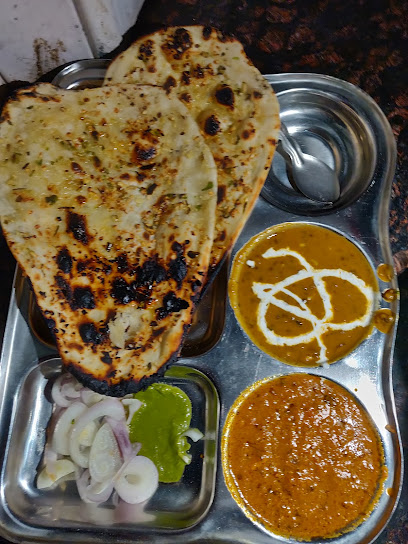 Agrawal lalaji ghantewale ka mini dhaba - Chhota Sarafa, Bartan Bazar, Indore, Madhya Pradesh 452002, India