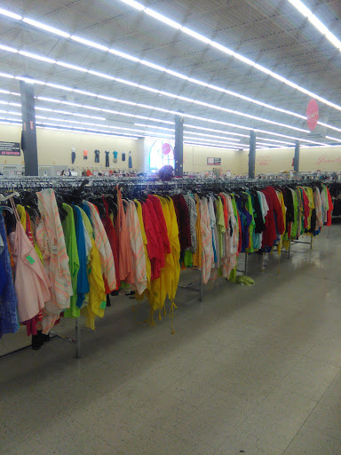 Discount Store «Discount Fashion Warehouse Northland», reviews and photos, 2727 Northland Plaza Dr, Columbus, OH 43231, USA