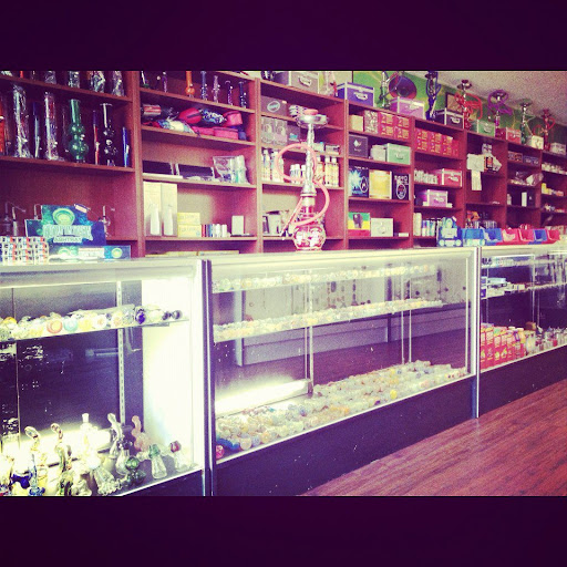 Tobacco Shop «Melrose Smoke Shop», reviews and photos, 7801 Melrose Ave #1b, Los Angeles, CA 90046, USA