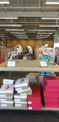 Shoe Store «DSW Designer Shoe Warehouse», reviews and photos, 30867 Orchard Lake Rd, Farmington Hills, MI 48334, USA