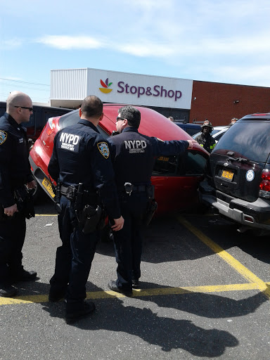 Grocery Store «Stop & Shop», reviews and photos, 156-01 Cross Bay Blvd, Queens, NY 11414, USA