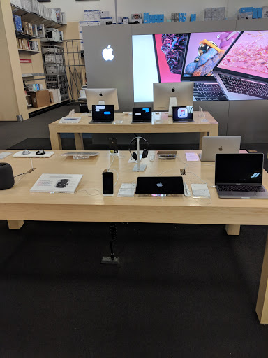 Electronics Store «Best Buy», reviews and photos, 2117 N Prospect Ave, Champaign, IL 61822, USA