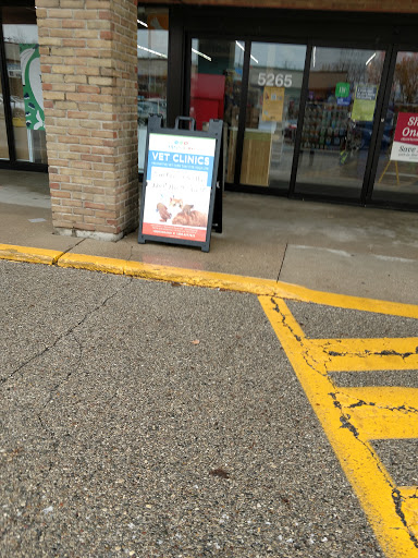 Pet Supply Store «Chow Hound Pet Supplies», reviews and photos, 5265 Northland Dr NE, Grand Rapids, MI 49525, USA