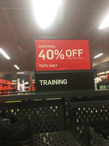 Clothing Store «Nike Factory Store», reviews and photos, 3905 Eagan Outlets Pkwy #200, Eagan, MN 55122, USA
