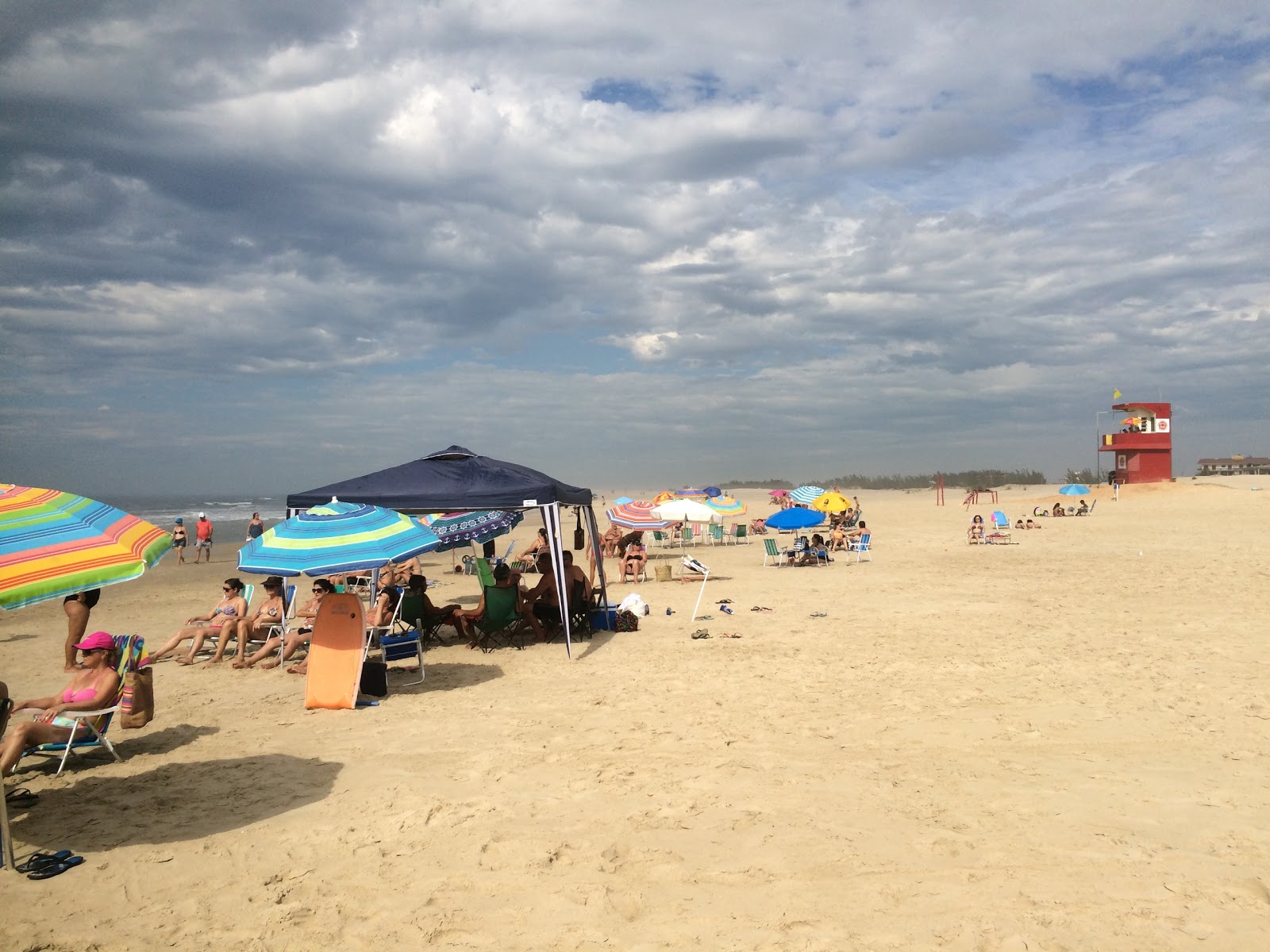 Photo de Praia do Camacho avec rivage droit, long