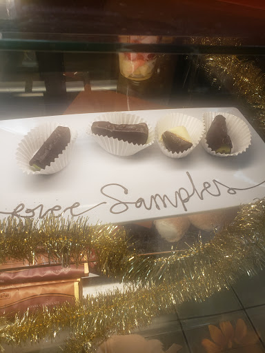 Gift Shop «Edible Arrangements», reviews and photos, 107 N Bluff Rd, Collinsville, IL 62234, USA