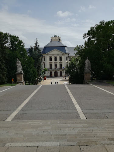 Értékelések erről a helyről: Eszterházy Károly Egyetem Központi Könyvtára, Eger - Könyvtár